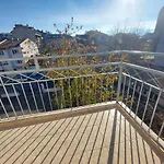 Cozy Spot By The Lions\' Bridge